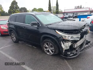 2015 Toyota Highlander XLE z VIN 5TDKKRFHXFS109236, wystawiony jako IAAI lot #41915934 z przebiegiem 102 536 mil mil oraz . Historia ofert i sprzedaży dostępna na DreamBid. Obrazek 14.