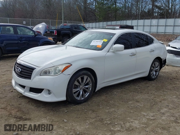 2013 Infiniti M with VIN JN1BY1APXDM510764, listed as a IAAI auction lot 41706993 with 226,416 mi miles and . Bid and sale history available at carsss.com. Image 2.