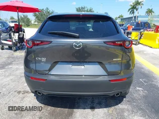 2025 Mazda CX-30 S Carbon Edition z VIN 3MVDMBCMXSM751668, wystawiony jako IAAI lot #42329444 z przebiegiem 16 735 mil mil oraz . Historia ofert i sprzedaży dostępna na DreamBid. Obrazek 16.