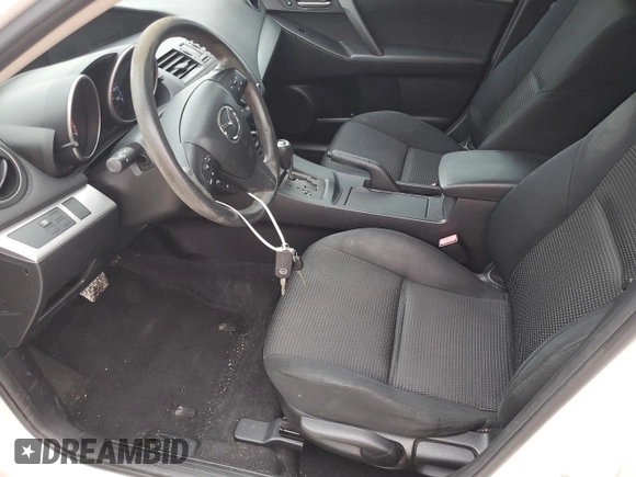 2013 Mazda 3 i Sport z VIN JM1BL1U74D1845933, wystawiony jako Copart lot #60819365 z przebiegiem 153 226 mil mil oraz Czysty tytuł • Clean title. Historia ofert i sprzedaży dostępna na DreamBid. Obrazek 8.
