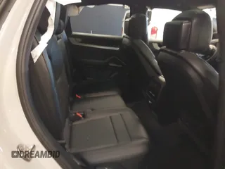 2025 Porsche Cayenne E-Hybrid Hybrid z VIN WP1AE2AY2SDA16359, wystawiony jako IAAI lot #41886547 z przebiegiem 2 828 mil mil oraz . Historia ofert i sprzedaży dostępna na DreamBid. Obrazek 8.