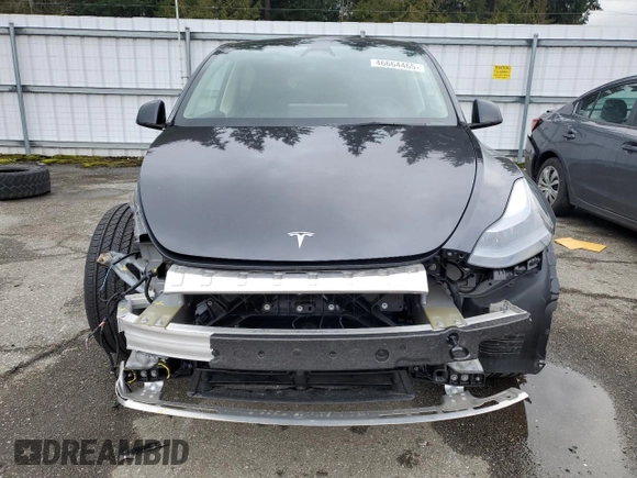 2025 Tesla Model Y Long Range with VIN 7SAYGDEE5SF296652, listed as a Copart auction lot 46664465 with 452 mi miles and Salvage Title. Bid and sale history available at DreamBid. Image 5.