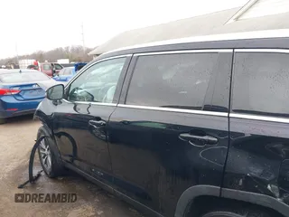 2019 Toyota Highlander SE with VIN 5TDJZRFH3KS732604, listed as a IAAI auction lot 41660910 with Not provided miles and . Bid and sale history available at DreamBid. Image 15.