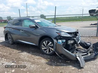 2019 Nissan Murano SL z VIN 5N1AZ2MS4KN129880, wystawiony jako IAAI lot #42180278 z przebiegiem 77 897 mil mil oraz . Historia ofert i sprzedaży dostępna na DreamBid. Obrazek 1.