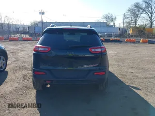 2014 Jeep Cherokee Trailhawk with VIN 1C4PJMBS5EW280598, listed as a IAAI auction lot 42079597 with 171,564 mi miles. Bid and sale history available at carsss.com. Image 16.