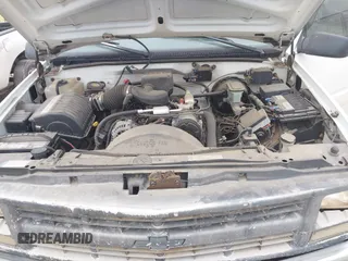 2000 Chevrolet Silverado 2500 z VIN 1GCGK29R4YF475472, wystawiony jako IAAI lot #42082060 z przebiegiem 192 899 mil mil oraz . Historia ofert i sprzedaży dostępna na DreamBid. Obrazek 10.