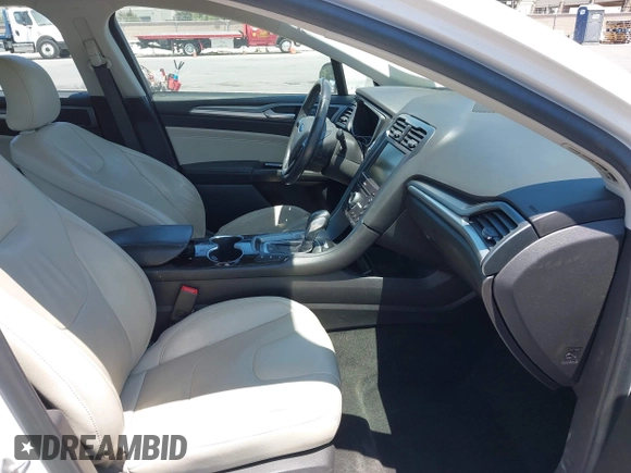 2016 Ford Fusion Titanium z VIN 3FA6P0SU1GR116118, wystawiony jako IAAI lot #42685489 z przebiegiem 138 690 mil mil oraz . Historia ofert i sprzedaży dostępna na DreamBid. Obrazek 5.