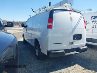 2020 Chevrolet City Express Cargo z VIN 1GCZGGFG9L1173224, wystawiony jako IAAI lot #41863058 z przebiegiem 20 mil mil oraz . Historia ofert i sprzedaży dostępna na DreamBid. Obrazek 3.