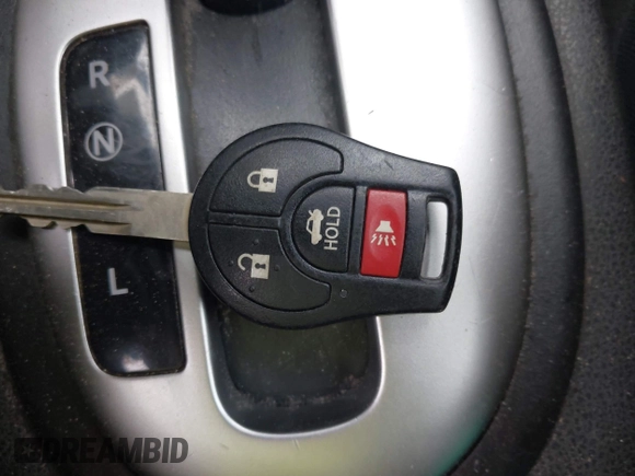 2019 Nissan Versa SV z VIN 3N1CN7AP9KL842119, wystawiony jako IAAI lot #42117192 z przebiegiem 102 475 mil mil oraz . Historia ofert i sprzedaży dostępna na DreamBid. Obrazek 11.