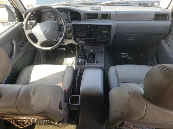1995 Toyota Land Cruiser z VIN JT3DJ81W9S0112464, wystawiony jako Copart lot #49925395 z przebiegiem 215 698 mil mil oraz Czysty tytuł • Clean title. Historia ofert i sprzedaży dostępna na DreamBid. Obrazek 8.