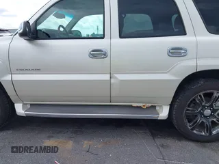 2005 Cadillac Escalade z VIN 1GYEK63N55R123817, wystawiony jako IAAI lot #42263549 z przebiegiem 297 279 mil mil oraz . Historia ofert i sprzedaży dostępna na DreamBid. Obrazek 13.