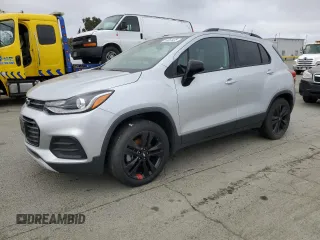2020 Chevrolet Trax LT z VIN 3GNCJPSB9LL198867, wystawiony jako Copart lot #53661435 z przebiegiem 65 299 mil mil oraz Czysty tytuł • Clean title. Historia ofert i sprzedaży dostępna na DreamBid. Obrazek 1.