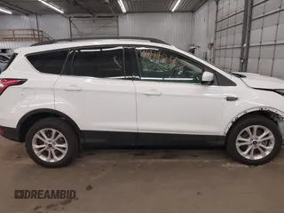 2018 Ford Escape SE z VIN 1FMCU9GD2JUB17518, wystawiony jako IAAI lot #41919245 z przebiegiem 102 626 mil mil oraz . Historia ofert i sprzedaży dostępna na DreamBid. Obrazek 14.