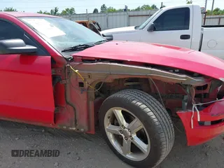 2008 Ford Mustang Deluxe z VIN 1ZVHT80N585139220, wystawiony jako IAAI lot #42260294 z przebiegiem 159 959 mil mil oraz . Historia ofert i sprzedaży dostępna na DreamBid. Obrazek 6.