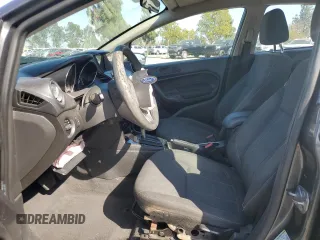 2019 Ford Fiesta SE z VIN 3FADP4BJ4KM106189, wystawiony jako Copart lot #57913315 z przebiegiem Nie podano mil oraz Szkoda całkowita • Salvage title. Historia ofert i sprzedaży dostępna na DreamBid. Obrazek 7.