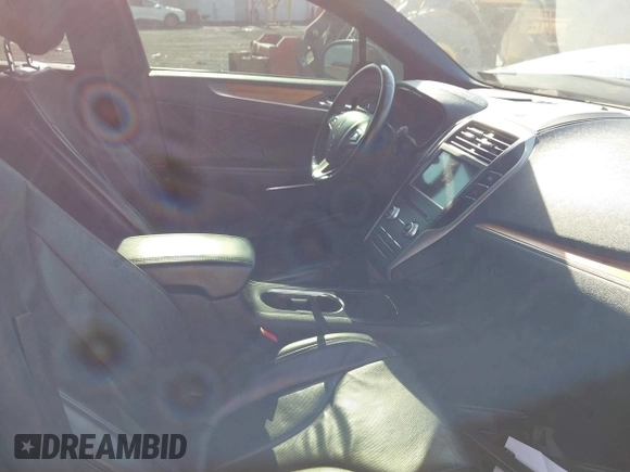 2019 Lincoln MKC Reserve with VIN 5LMCJ3D96KUL46773, listed as a IAAI auction lot 42064234 with 70,176 mi miles and . Bid and sale history available at DreamBid. Image 5.