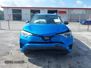 2017 Toyota RAV4 LE z VIN JTMZFREV4HJ112174, wystawiony jako IAAI lot #40311487 z przebiegiem 94 082 mil mil oraz . Historia ofert i sprzedaży dostępna na DreamBid. Obrazek 12.