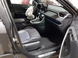 2024 Toyota RAV4 Hybrid XSE z VIN 4T3E6RFV5RU144101, wystawiony jako IAAI lot #40068578 z przebiegiem 4 078 mil mil oraz . Historia ofert i sprzedaży dostępna na DreamBid. Obrazek 5.