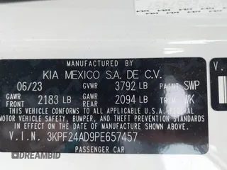2023 Kia Forte LXS z VIN 3KPF24AD9PE657457, wystawiony jako IAAI lot #42242569 z przebiegiem 11 250 mil mil oraz . Historia ofert i sprzedaży dostępna na DreamBid. Obrazek 9.