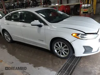 2019 Ford Fusion SE with VIN 3FA6P0LUXKR188040, listed as a IAAI auction lot 41079252 with 113,667 mi miles. Bid and sale history available at carsss.com. Image 1.