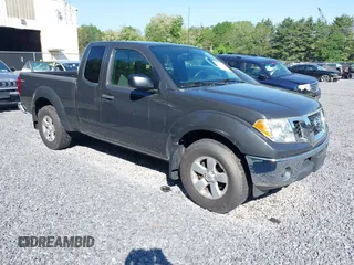 2010 Nissan Frontier SE z VIN 1N6AD0CW5AC449132, wystawiony jako IAAI lot #42382440 z przebiegiem 108 193 mil mil oraz . Historia ofert i sprzedaży dostępna na DreamBid. Obrazek 1.