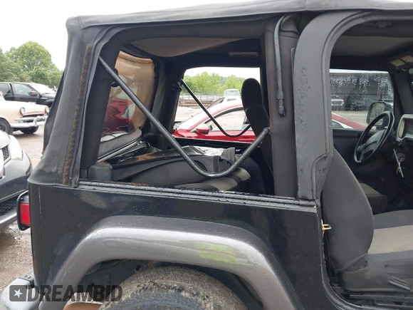 2004 Jeep Wrangler X z VIN 1J4FA39SX4P730504, wystawiony jako IAAI lot #42342491 z przebiegiem 112 942 mil mil oraz . Historia ofert i sprzedaży dostępna na DreamBid. Obrazek 8.