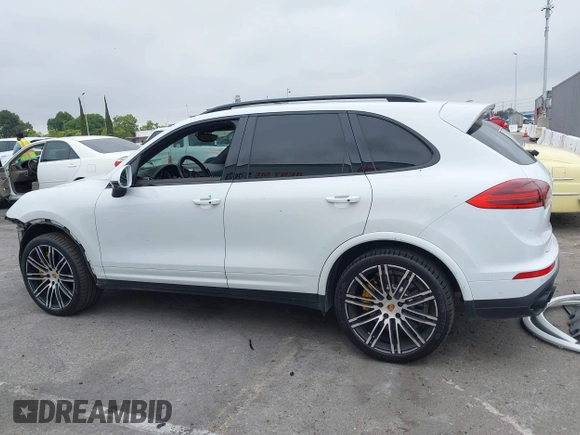 2016 Porsche Cayenne Turbo z VIN WP1AC2A20GLA85193, wystawiony jako IAAI lot #42170440 z przebiegiem 95 999 mil mil oraz . Historia ofert i sprzedaży dostępna na DreamBid. Obrazek 15.