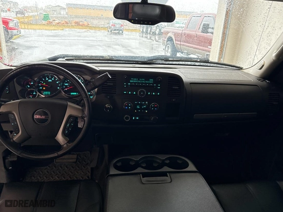 2013 GMC Sierra 2500HD SLE with VIN 1GT220C85DZ123816, listed as a Copart auction lot 50469575 with 332,182 mi miles and Clean Title. Bid and sale history available at carsss.com. Image 9.