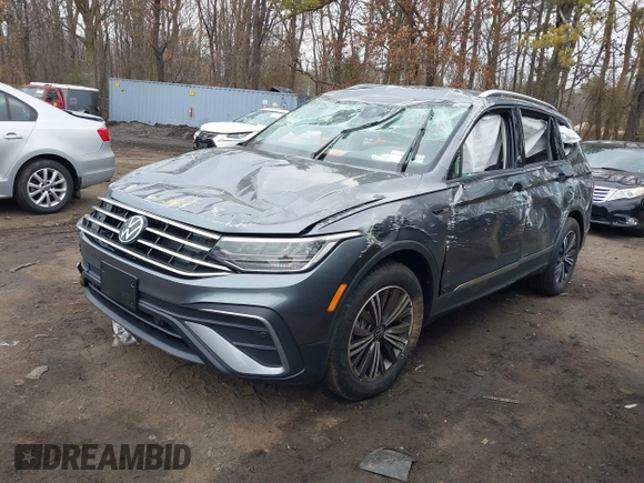 2024 Volkswagen Tiguan Wolfsburg Edition z VIN 3VV5B7AX4RM230768, wystawiony jako IAAI lot #41633709 z przebiegiem 107 mil mil oraz . Historia ofert i sprzedaży dostępna na DreamBid. Obrazek 6.