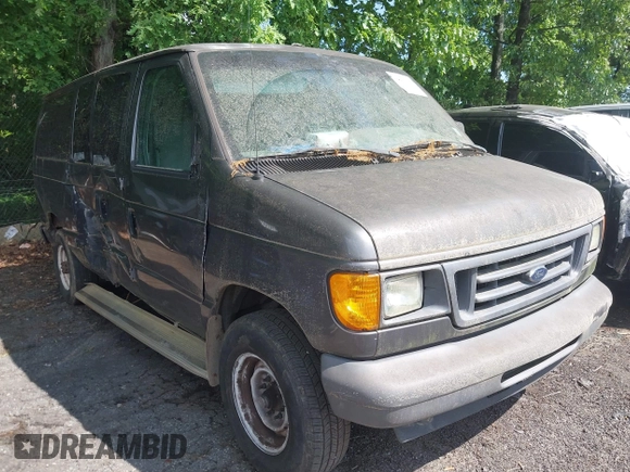 2007 Ford Econoline Passenger XL with VIN 1FBNE31L47DA67614, listed as a IAAI auction lot 42117167 with 217,090 mi miles. Bid and sale history available at carsss.com. Image 1.