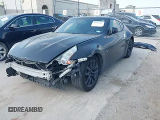 2015 Nissan 370Z z VIN JN1AZ4EH2FM442556, wystawiony jako IAAI lot #41956287 z przebiegiem 128 769 mil mil oraz . Historia ofert i sprzedaży dostępna na DreamBid. Obrazek 18.