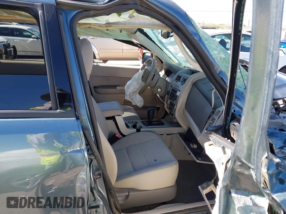 2012 Ford Escape XLT with VIN 1FMCU0D78CKC18328, listed as a IAAI auction lot 40185140 with 81,904 mi miles. Bid and sale history available at carsss.com. Image 5.