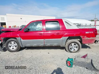 2002 Chevrolet Avalanche with VIN 3GNEC13T42G146979, listed as a IAAI auction lot 41709022 with 271,938 mi miles. Bid and sale history available at carsss.com. Image 14.