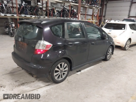 2013 Honda Fit Sport z VIN JHMGE8H56DC019556, wystawiony jako IAAI lot #41140755 z przebiegiem Nie podano mil oraz . Historia ofert i sprzedaży dostępna na DreamBid. Obrazek 4.