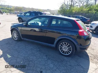 2010 Volvo C30 with VIN YV1672MK5A2173056, listed as a IAAI auction lot 42032147 with 95,476 mi miles and . Bid and sale history available at DreamBid. Image 3.