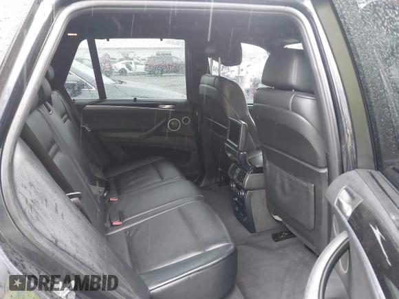 2010 BMW X5 M with VIN 5YMGY0C59ALK25572, listed as a IAAI auction lot 41712140 with 163,226 mi miles. Bid and sale history available at carsss.com. Image 8.