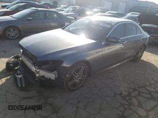 2018 Mercedes-Benz E-Class E 300 with VIN WDDZF4JB1JA358433, listed as a Copart auction lot 71467222 with 60,742 mi miles. Bid and sale history available at carsss.com. Image 1.