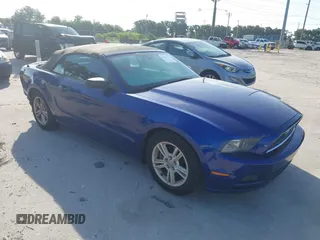 2014 Ford Mustang V6 z VIN 1ZVBP8EMXE5232157, wystawiony jako IAAI lot #42681349 z przebiegiem 158 472 mil mil oraz . Historia ofert i sprzedaży dostępna na DreamBid. Obrazek 1.