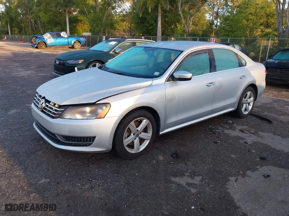 2013 Volkswagen Passat TDI SE w/Sunroof with VIN 1VWBN7A39DC040106, listed as a IAAI auction lot 41928419 with 189,799 mi miles. Bid and sale history available at carsss.com. Image 2.