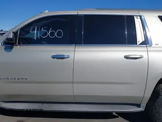 2015 Chevrolet Suburban LT z VIN 1GNSCJKC1FR608117, wystawiony jako IAAI lot #41641560 z przebiegiem 163 770 mil mil oraz . Historia ofert i sprzedaży dostępna na DreamBid. Obrazek 15.
