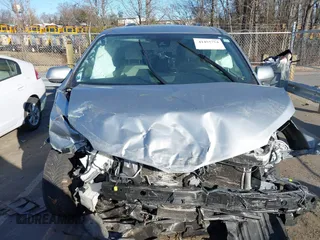 2019 Toyota Sienna LE with VIN 5TDJZ3DC4KS221245, listed as a IAAI auction lot 41455754 with 81,290 mi miles. Bid and sale history available at carsss.com. Image 12.