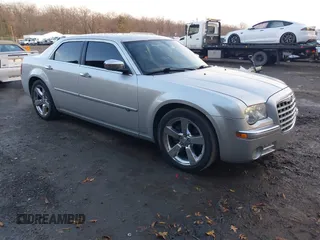 2008 Chrysler 300 C Hemi with VIN 2C3KA63H68H335642, listed as a IAAI auction lot 41167089 with 49,318 mi miles. Bid and sale history available at carsss.com. Image 1.