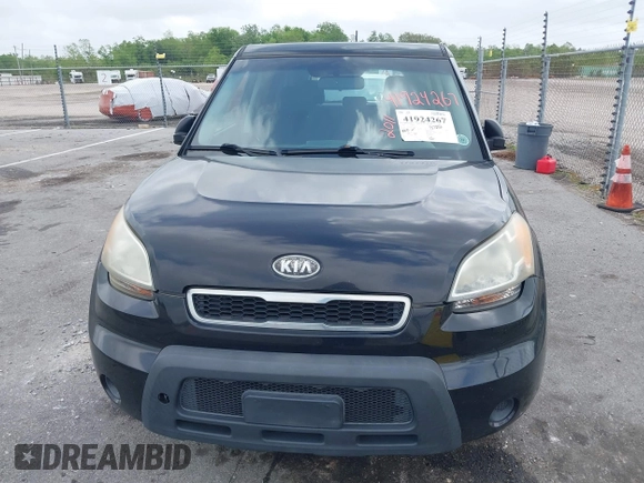 2011 Kia Soul with VIN KNDJT2A17B7218011, listed as a IAAI auction lot 41924267 with 137,282 mi miles. Bid and sale history available at carsss.com. Image 6.