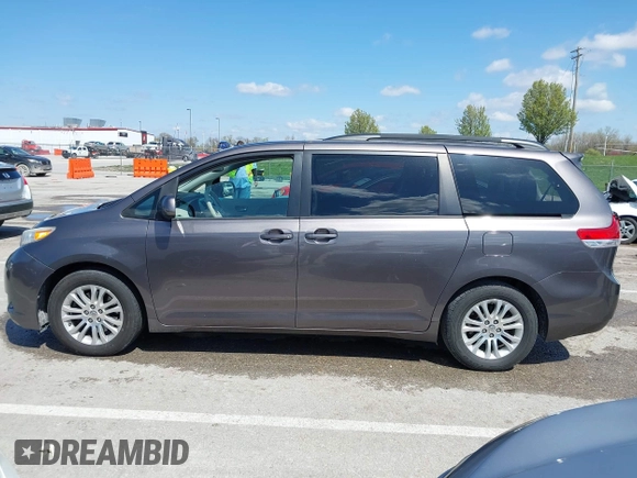 2012 Toyota Sienna XLE AAS with VIN 5TDYK3DC8CS263406, listed as a IAAI auction lot 41971770 with 186,394 mi miles. Bid and sale history available at carsss.com. Image 14.
