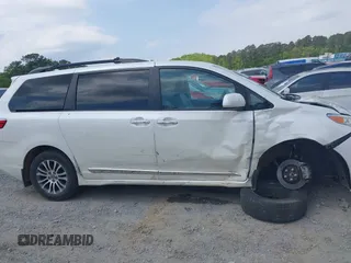 2019 Toyota Sienna XLE Auto Access Seat with VIN 5TDYZ3DC3KS970200, listed as a IAAI auction lot 42007928 with 64,023 mi miles. Bid and sale history available at carsss.com. Image 13.