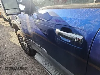 2016 Nissan Titan Platinum Reserve z VIN 1N6BA1F47GN502505, wystawiony jako IAAI lot #42520972 z przebiegiem 104 949 mil mil oraz . Historia ofert i sprzedaży dostępna na DreamBid. Obrazek 8.