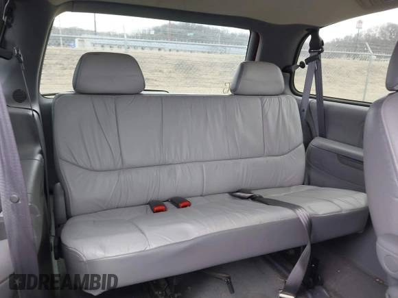 1998 Chrysler Town & Country LXi with VIN 1C4GP64L8WB589426, listed as a IAAI auction lot 41535344 with 132,466 mi miles. Bid and sale history available at carsss.com. Image 17.