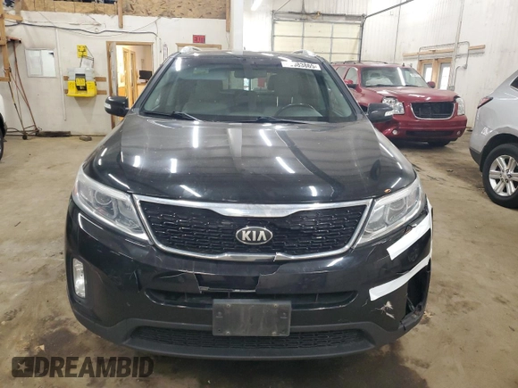 2014 Kia Sorento LX z VIN 5XYKT4A77EG499626, wystawiony jako Copart lot #49983865 z przebiegiem 227 978 mil mil oraz Nie do naprawy • Non repairable. Historia ofert i sprzedaży dostępna na DreamBid. Obrazek 5.