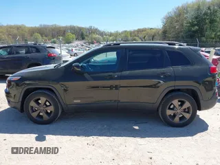 2017 Jeep Cherokee Latitude z VIN 1C4PJMCB9HW512395, wystawiony jako IAAI lot #42161258 z przebiegiem 67 584 mil mil oraz . Historia ofert i sprzedaży dostępna na DreamBid. Obrazek 14.
