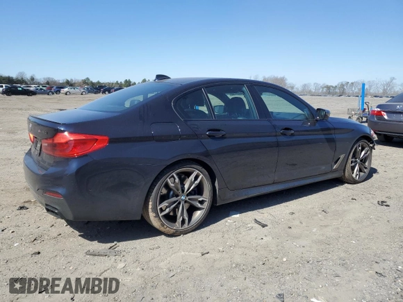 2020 BMW 5 Series M550i xDrive z VIN WBAJS7C02LCD42698, wystawiony jako Copart lot #48229785 z przebiegiem 51 896 mil mil oraz Szkoda całkowita • Salvage title. Historia ofert i sprzedaży dostępna na DreamBid. Obrazek 3.